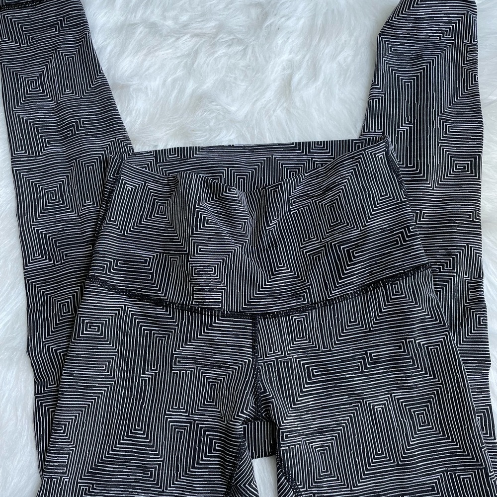 Black and white Lululemon leggings with all-over design